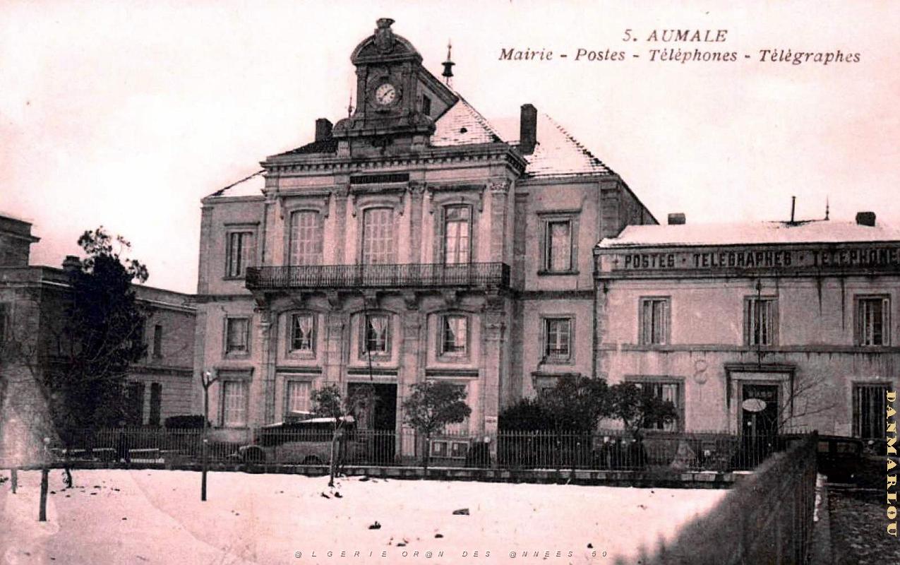 Aumale - Mairie et Postes.jpg